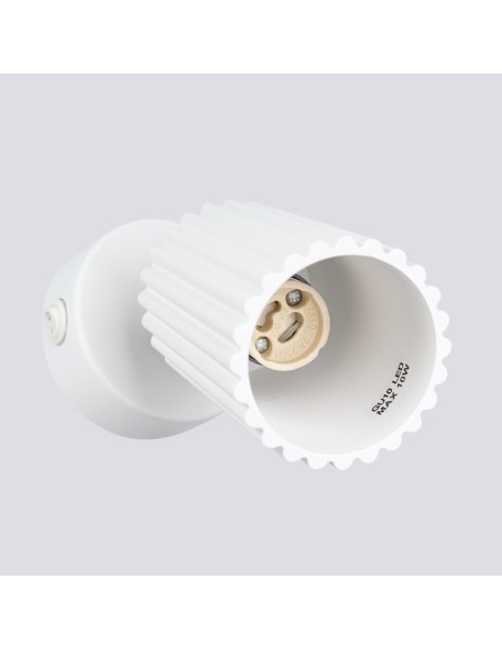 Aplique KARBON blanco con interruptor