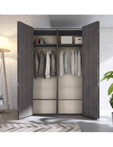 Armario 4 puertas plegables de 200 cm. Acabado Azabache. Detalle interior standard.
