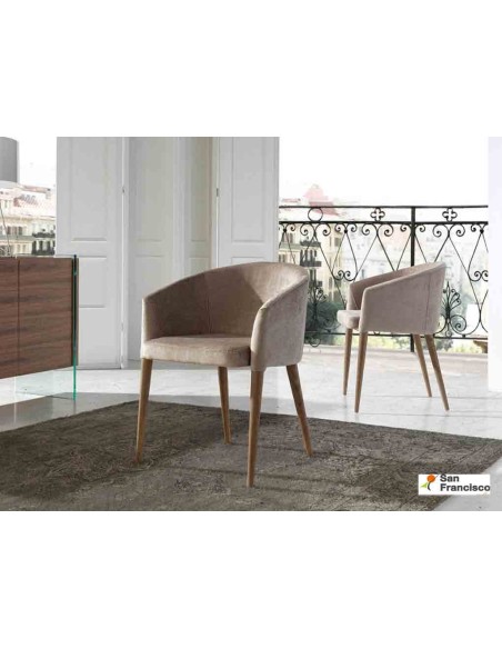 Sillón tapizado con patas de Nogal